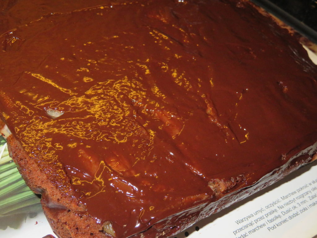 Ciasto gruszkowe z korzenną nutą i polewa czekoladową